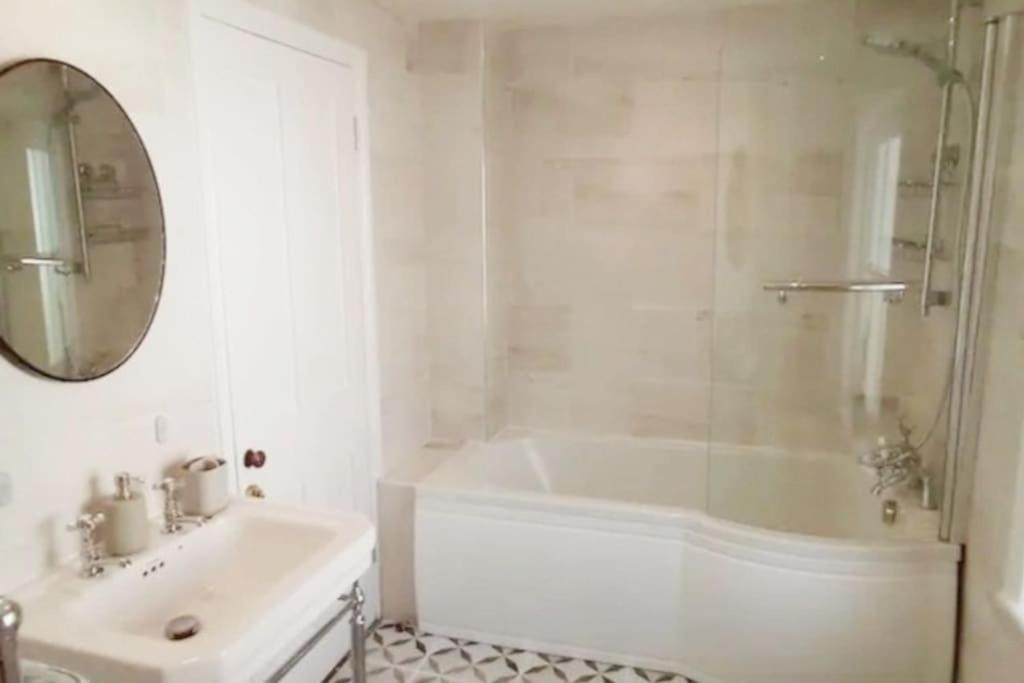 Quaint 3 Bedroom Devon Cottage Хонитън Екстериор снимка