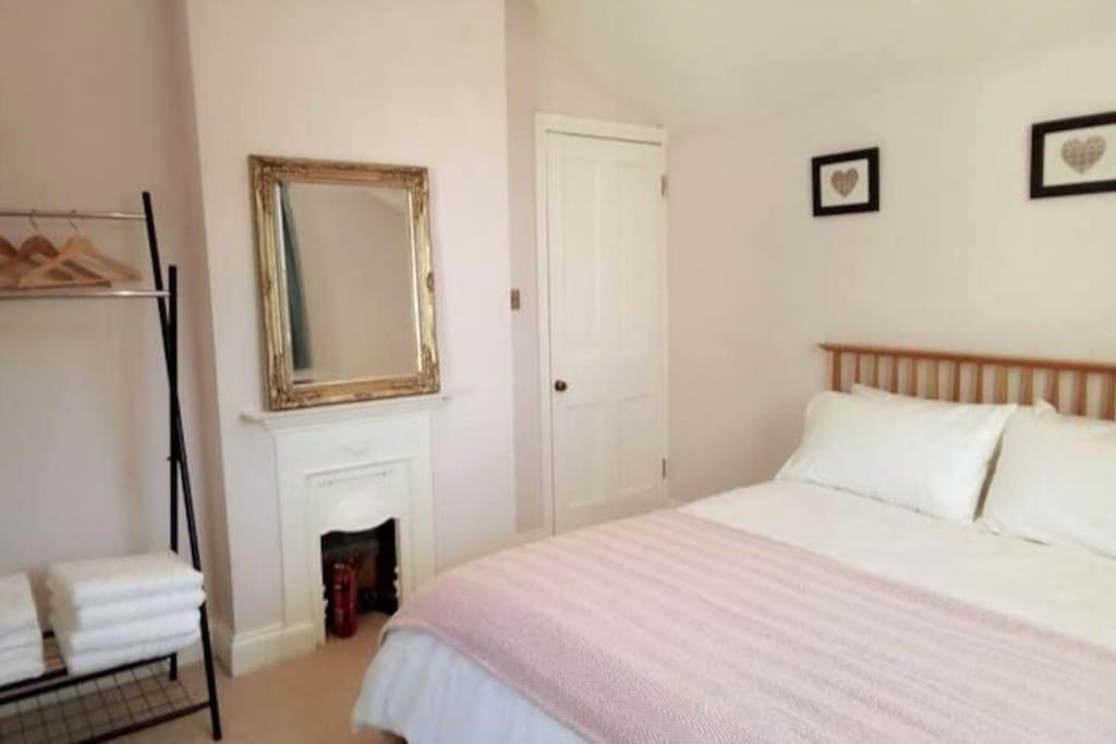 Quaint 3 Bedroom Devon Cottage Хонитън Екстериор снимка