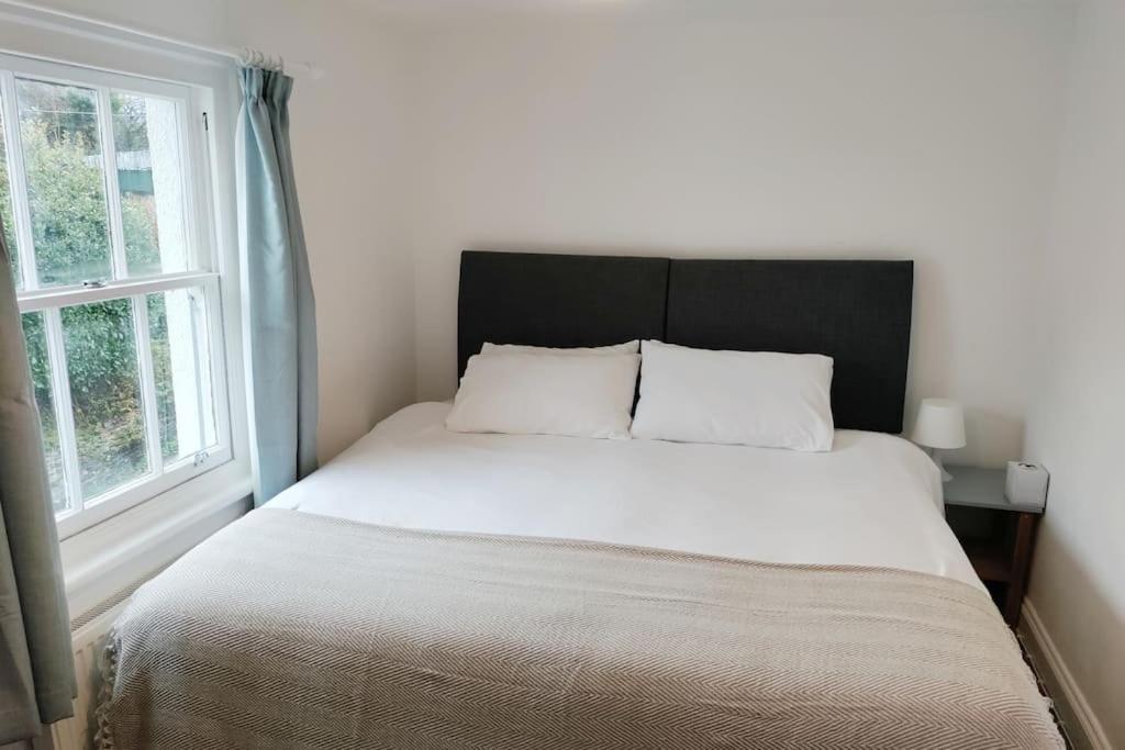 Quaint 3 Bedroom Devon Cottage Хонитън Екстериор снимка