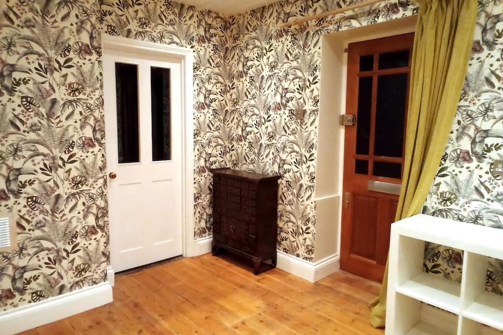 Quaint 3 Bedroom Devon Cottage Хонитън Екстериор снимка